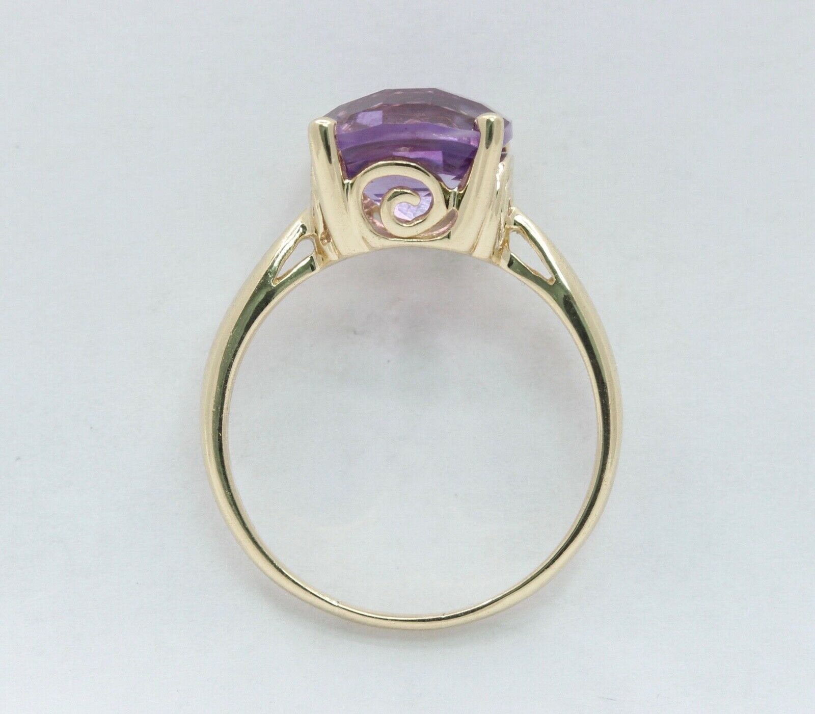 Vintage Ladies Amethyst 10K Yellow Gold Ring