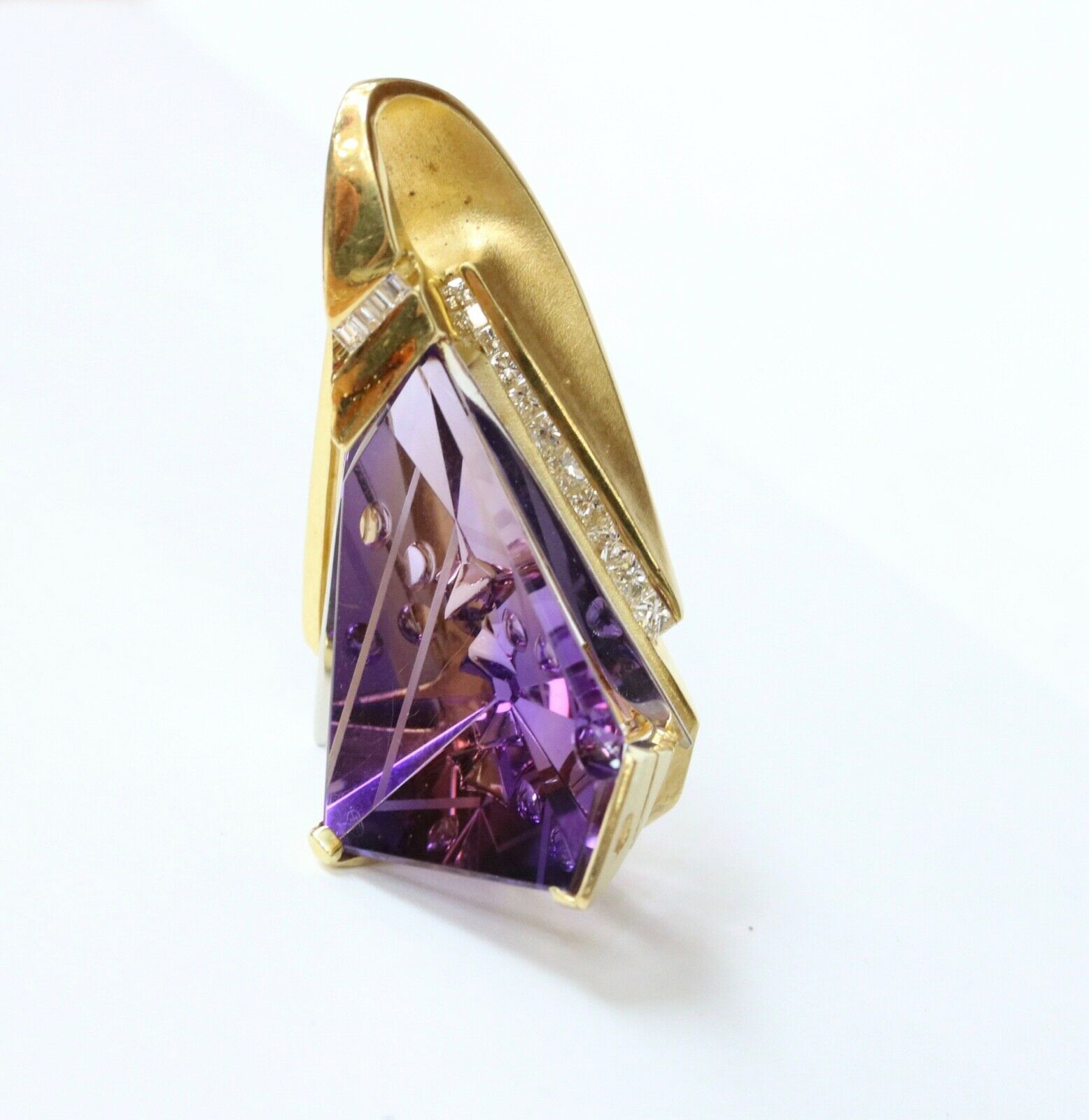 Vintage Geometric Amethyst Diamonds 18K Yellow Gold Pendant Brooch