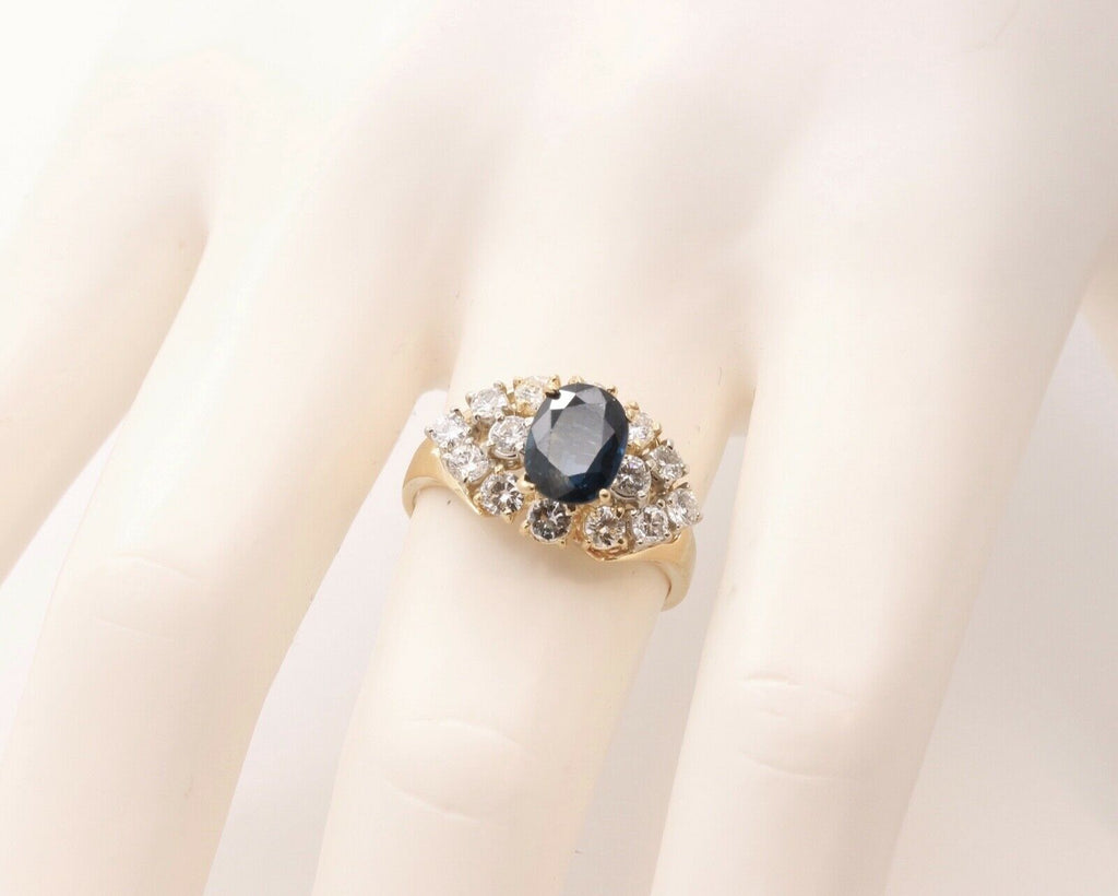 Beautiful Vintage Italian Ladies Blue Sapphire Diamonds 14K Yellow Gold Ring