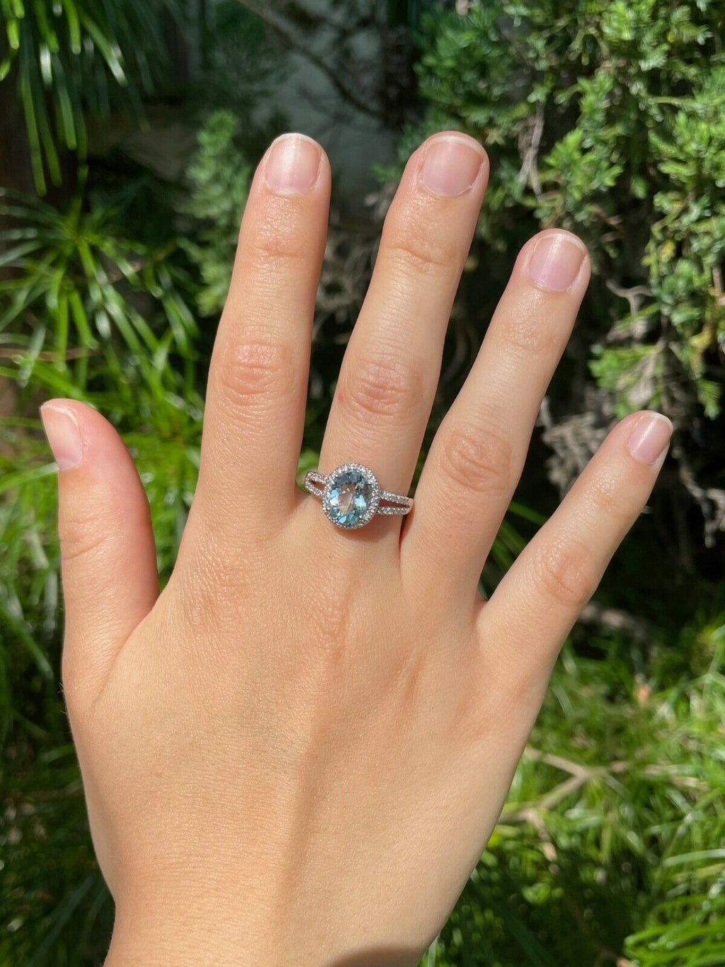 Vintage 14K White Gold Aquamarine Diamond Alternative Ring
