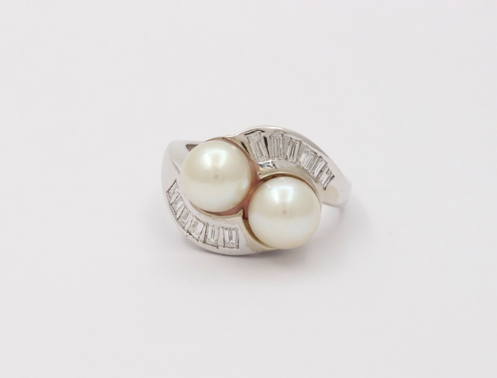 Vintage Classic Bypass Culture Pearl Baguette Diamond Gold Ring, Statement Ring