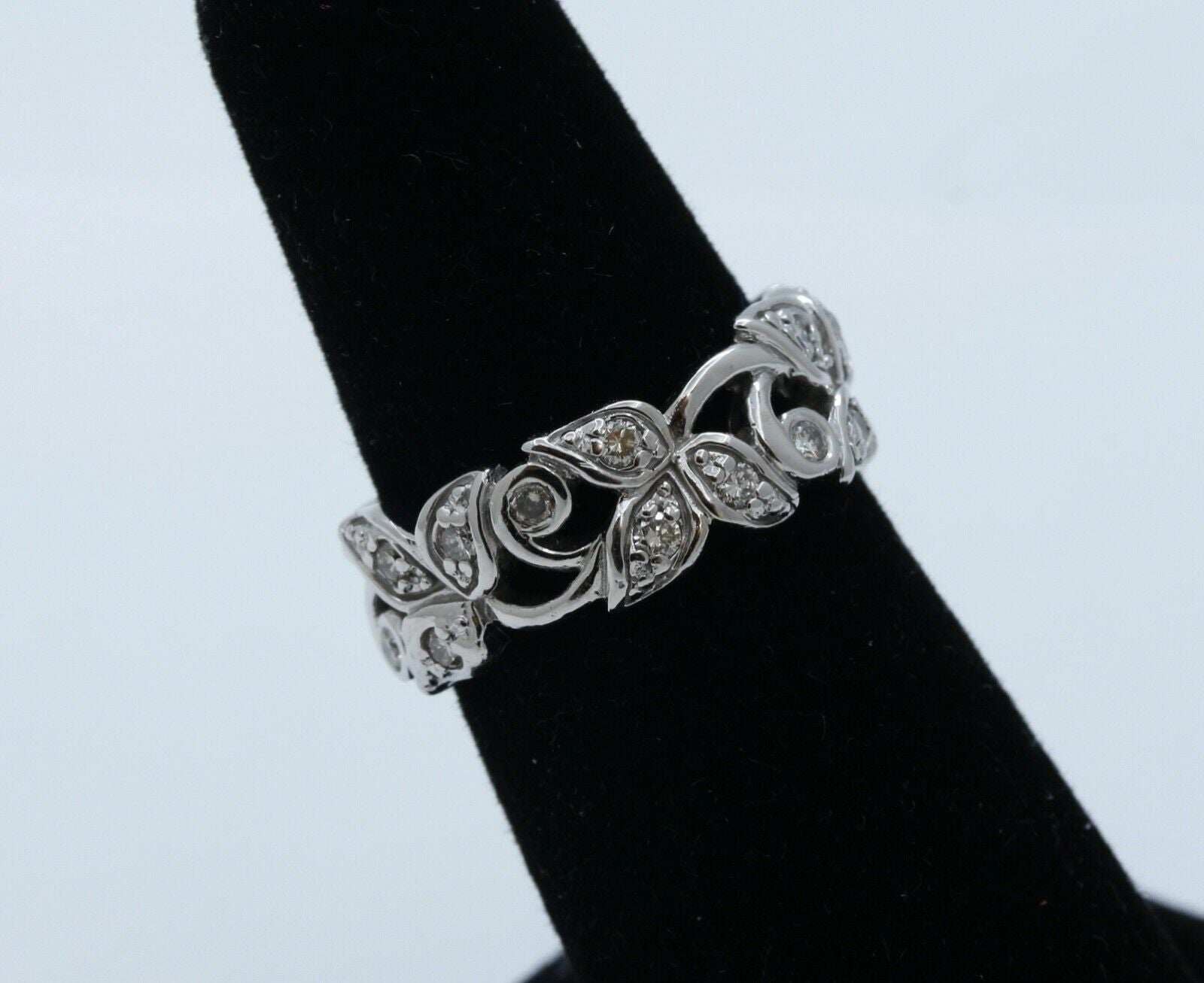 Vintage Clover Diamonds 14K White Gold Band Ring