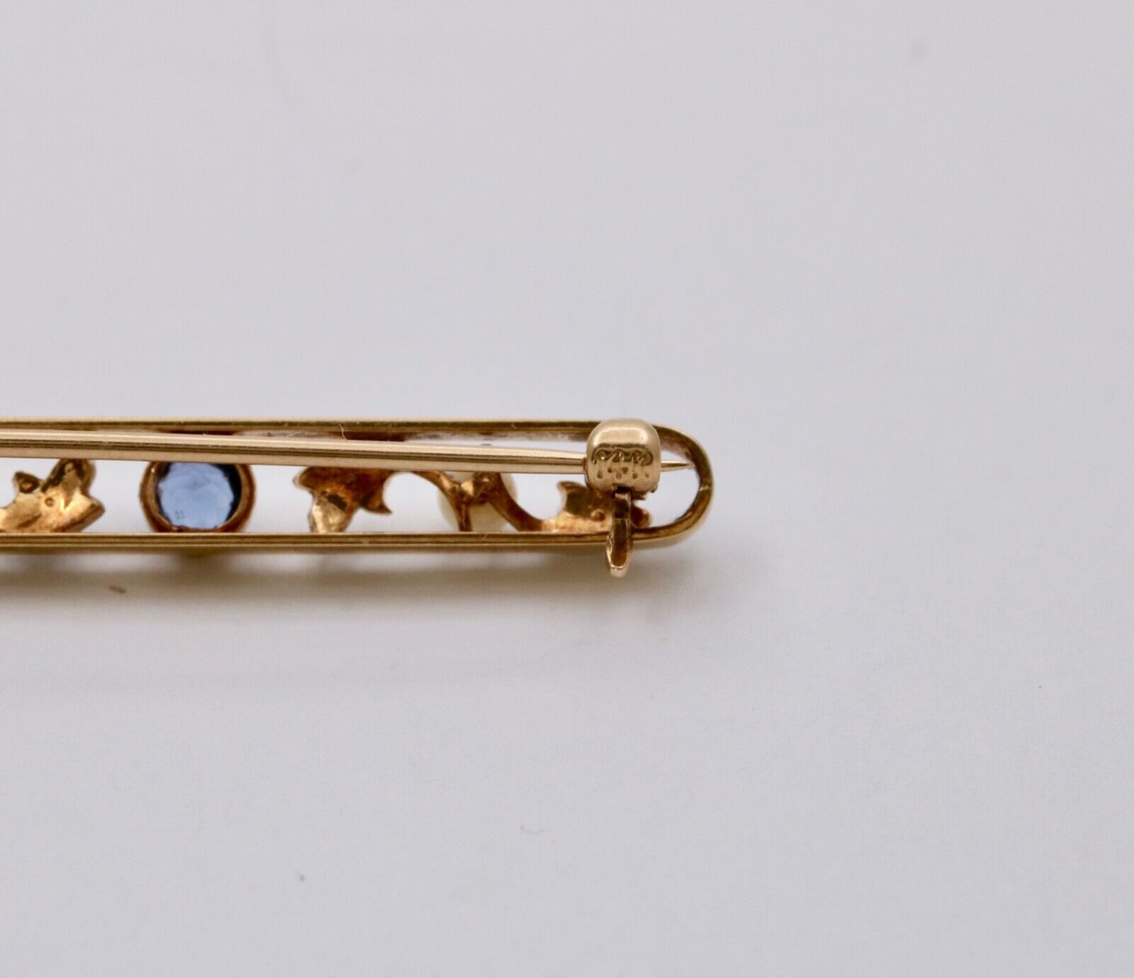 Antique Art Deco 14K Yellow Gold Sapphire & Pearl Bar Pin.