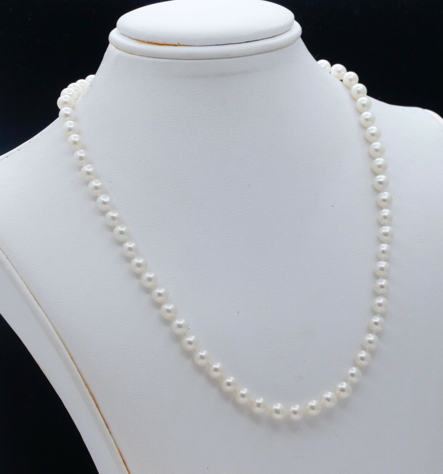 Vintage Single Strand Pearl 14K Yellow Gold Clasp Necklace