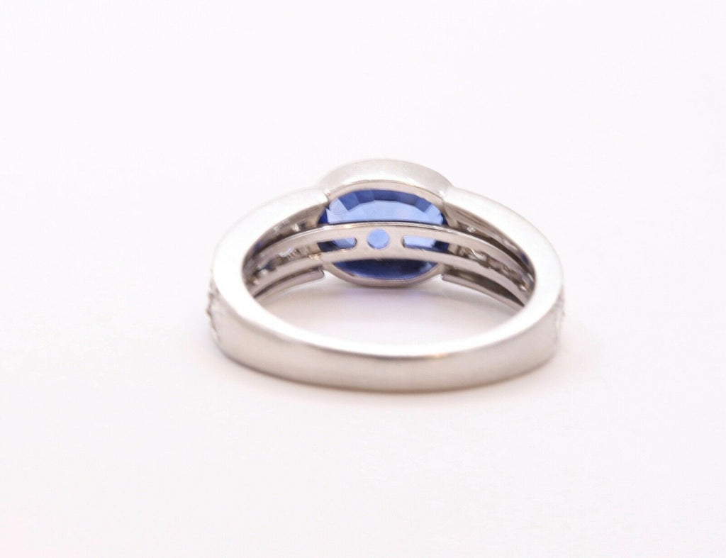 Vintage Ladies Diamonds 18K White Gold Wedding Band Ring