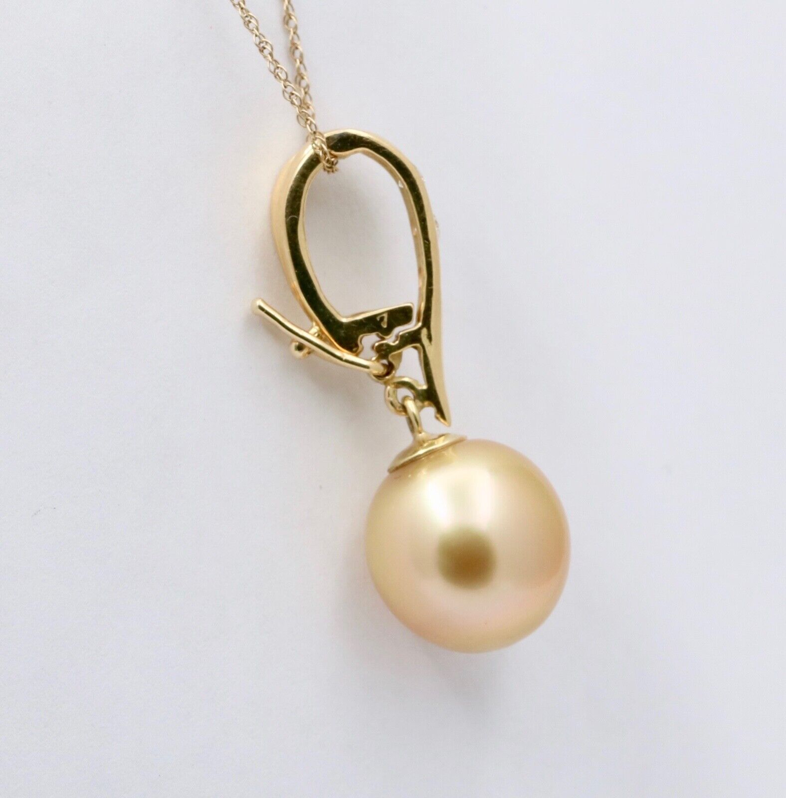 Vintage 18K Yellow Gold South Sea Golden Pearl Diamond Pendant, Necklace