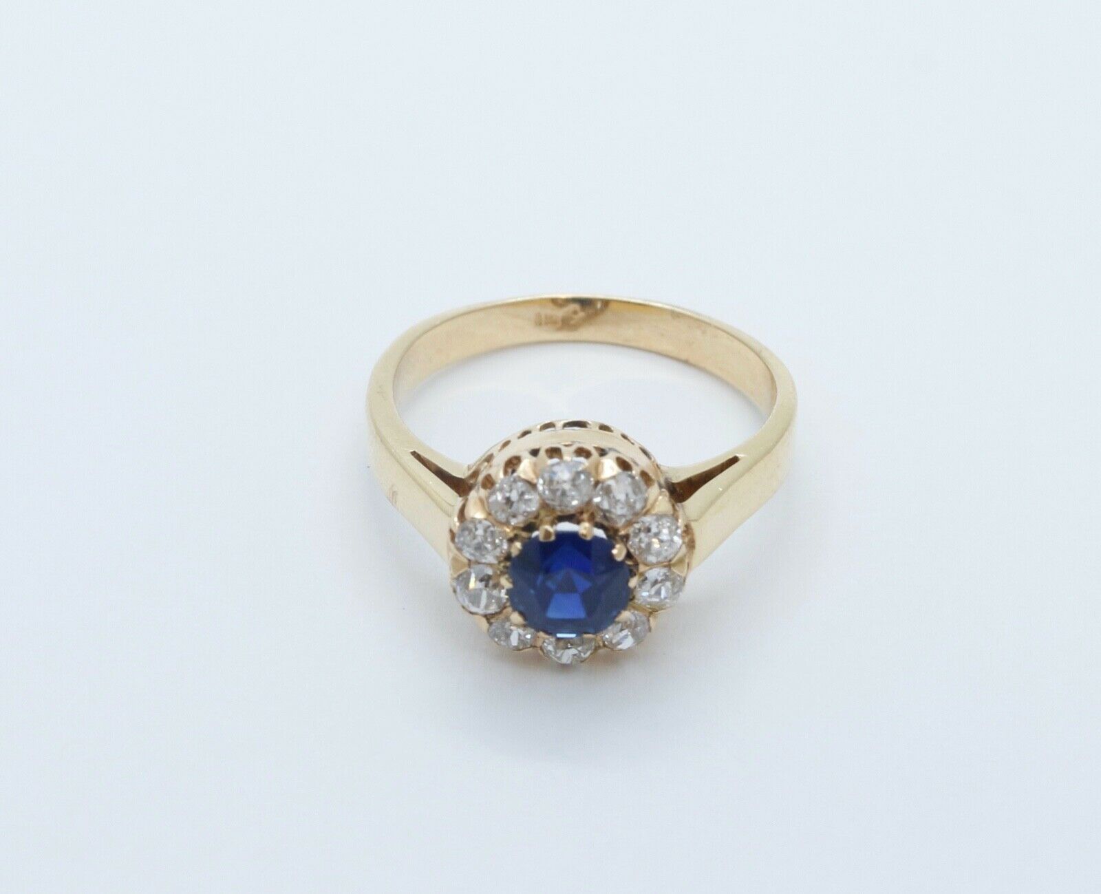 Beautiful Victorian Blue Sapphire Old Miner Cut Diamonds 18K Yellow Gold Ring