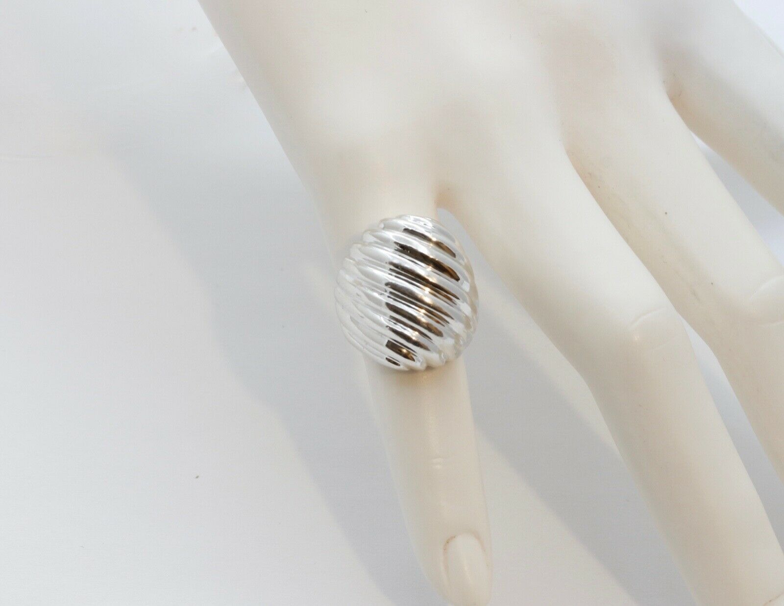 Vintage Tiffany and Co. Scallop Ring 925 Sterling Silver