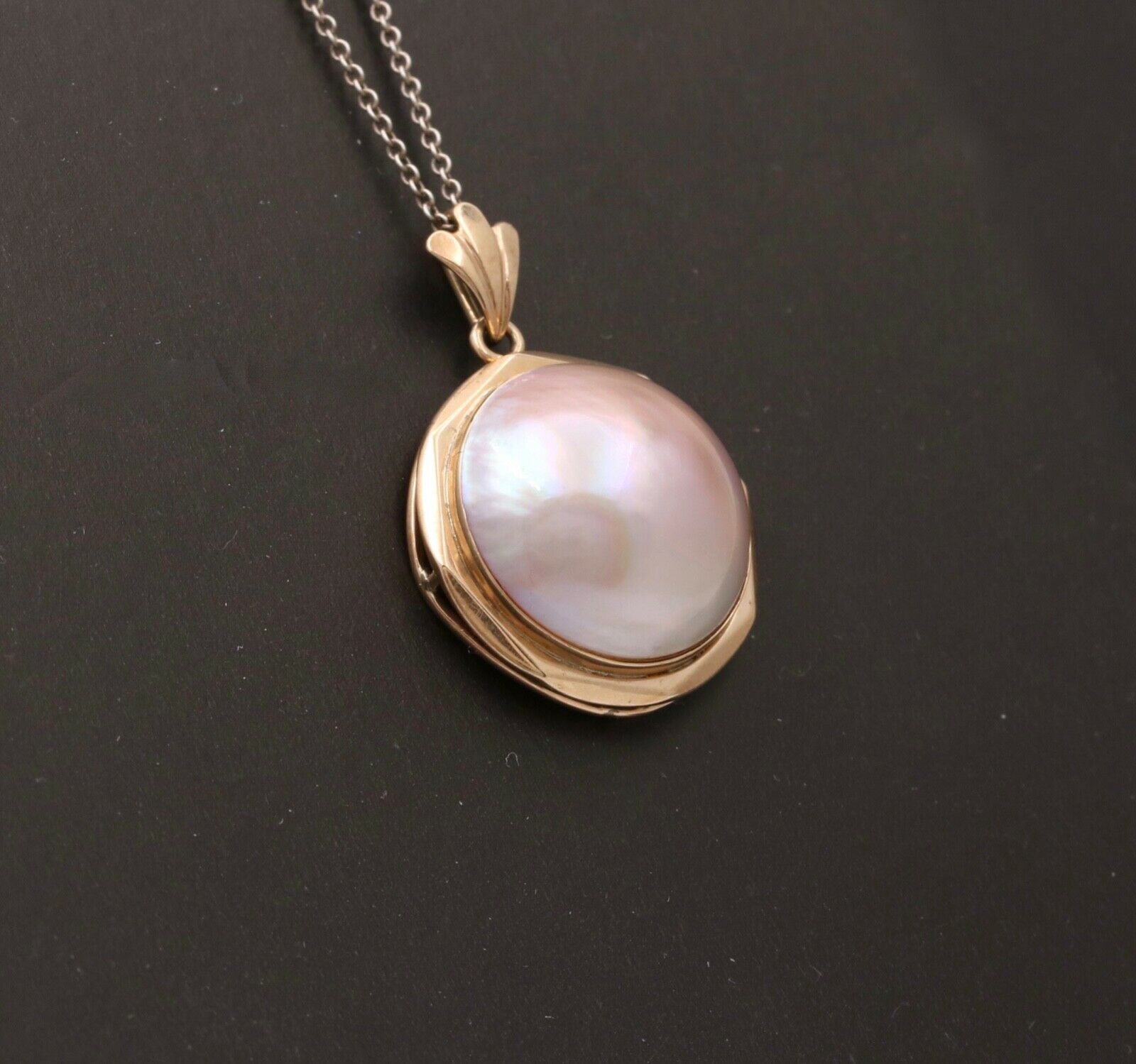 Vintage Classic 14K Yellow Gold Mabe Pearl Pendant, Necklace