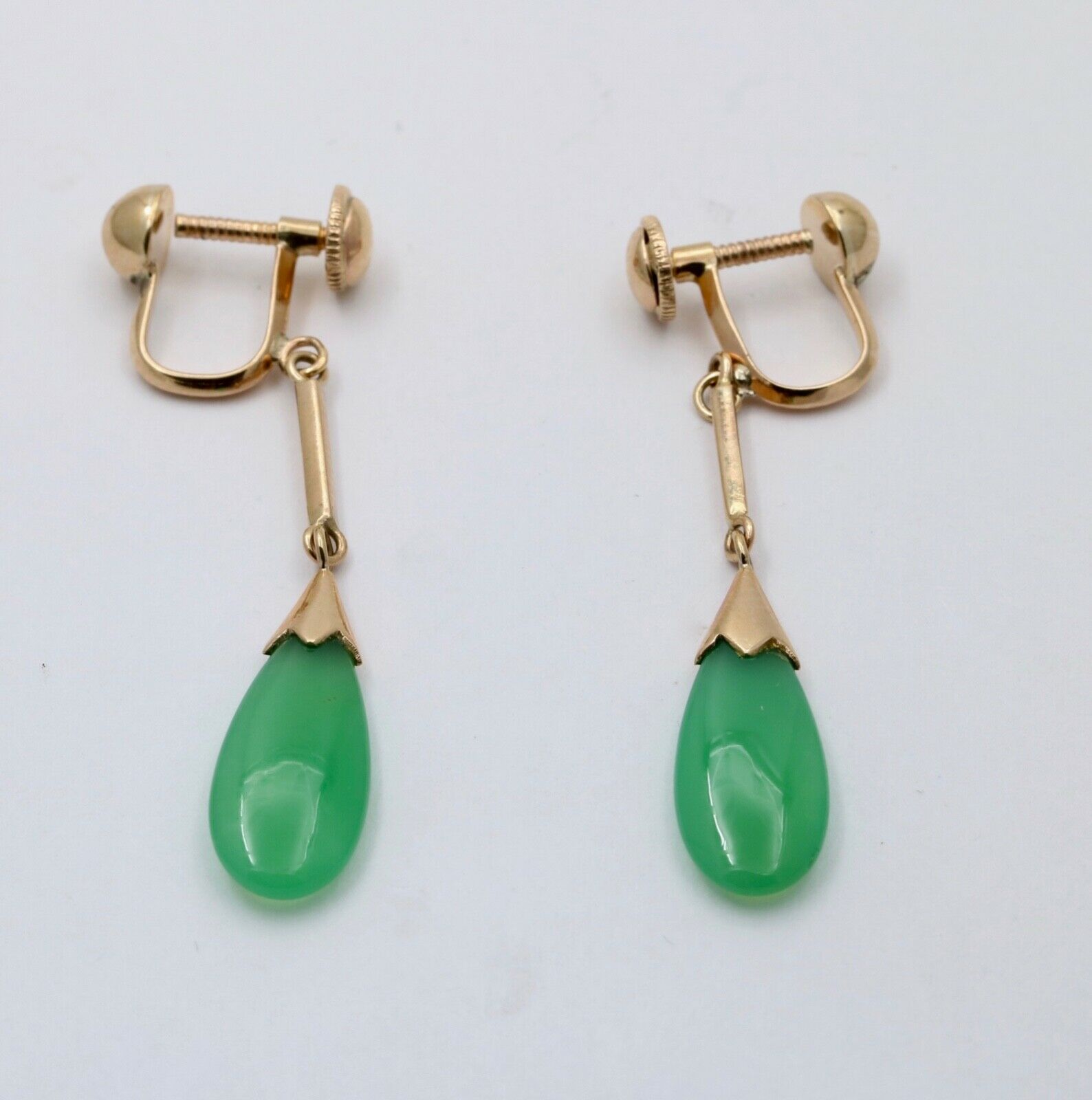 Vintage 14K Yellow Gold Green Chrysoprase Drop Earrings, Screw Back Earrings.
