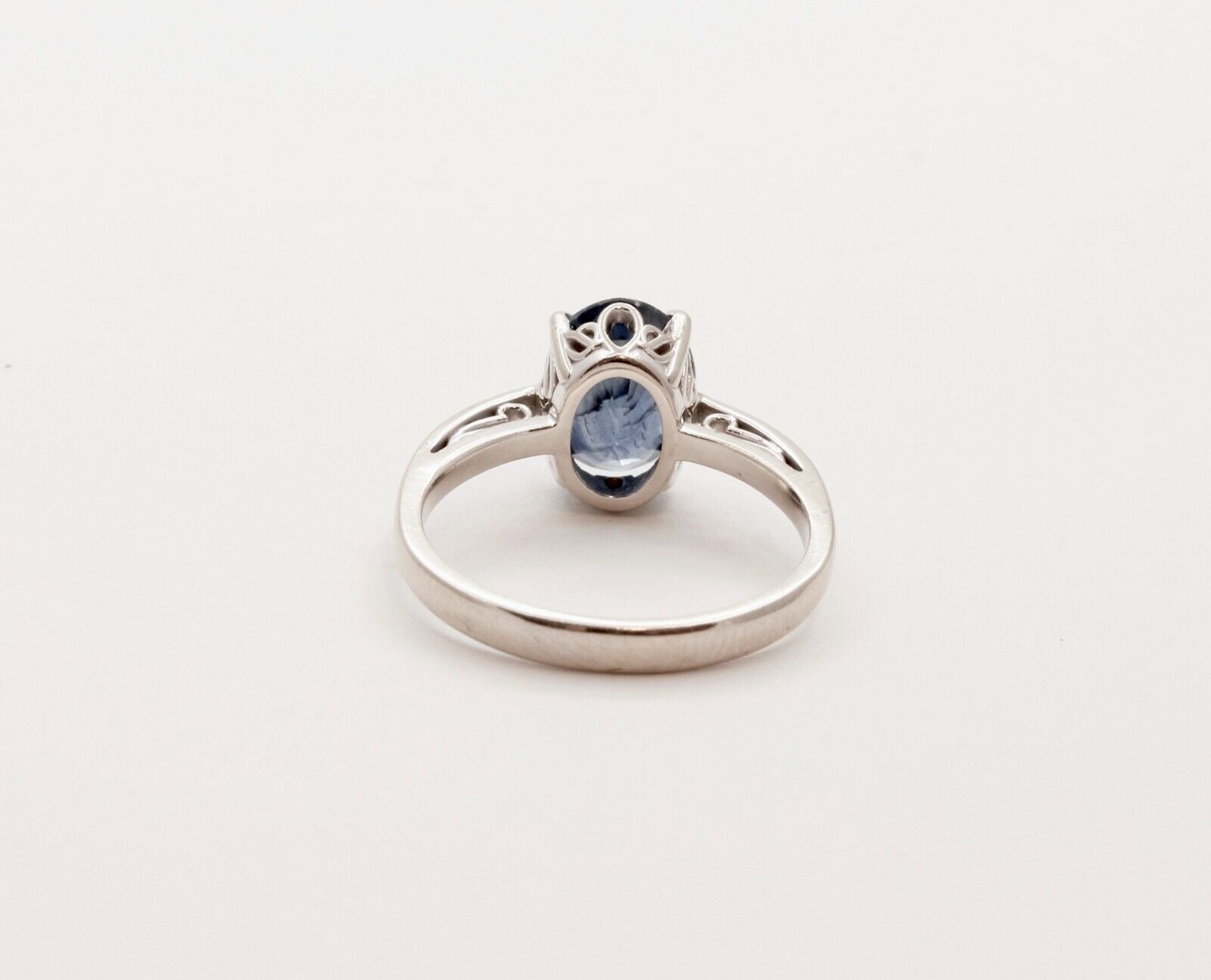 Vintage Ladies 2.05 Carat Blue Sapphire 14K White Gold Ring