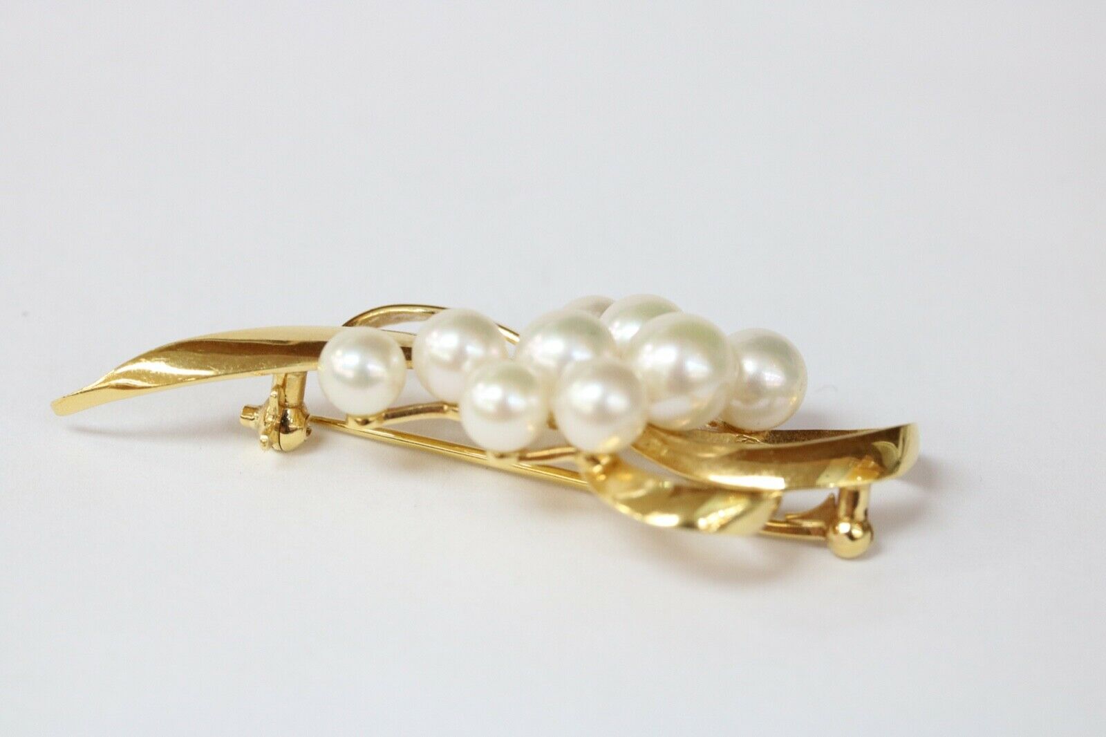 Vintage Mikimoto 18K Yellow Gold Akoya Pearls Brooch