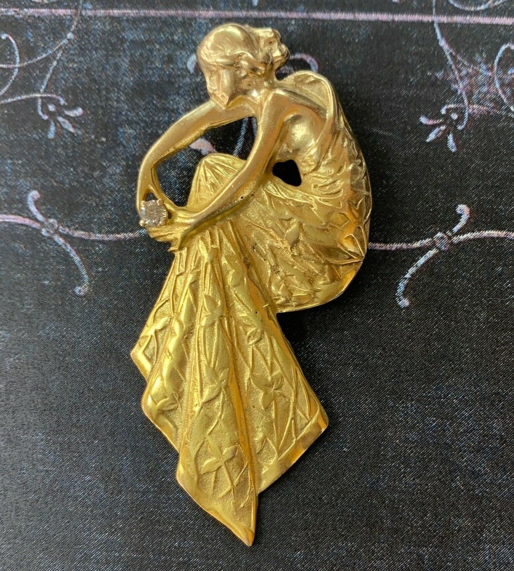 Beautiful Vintage Woman Portrait Held Diamond 18K Gold Pendant Necklace