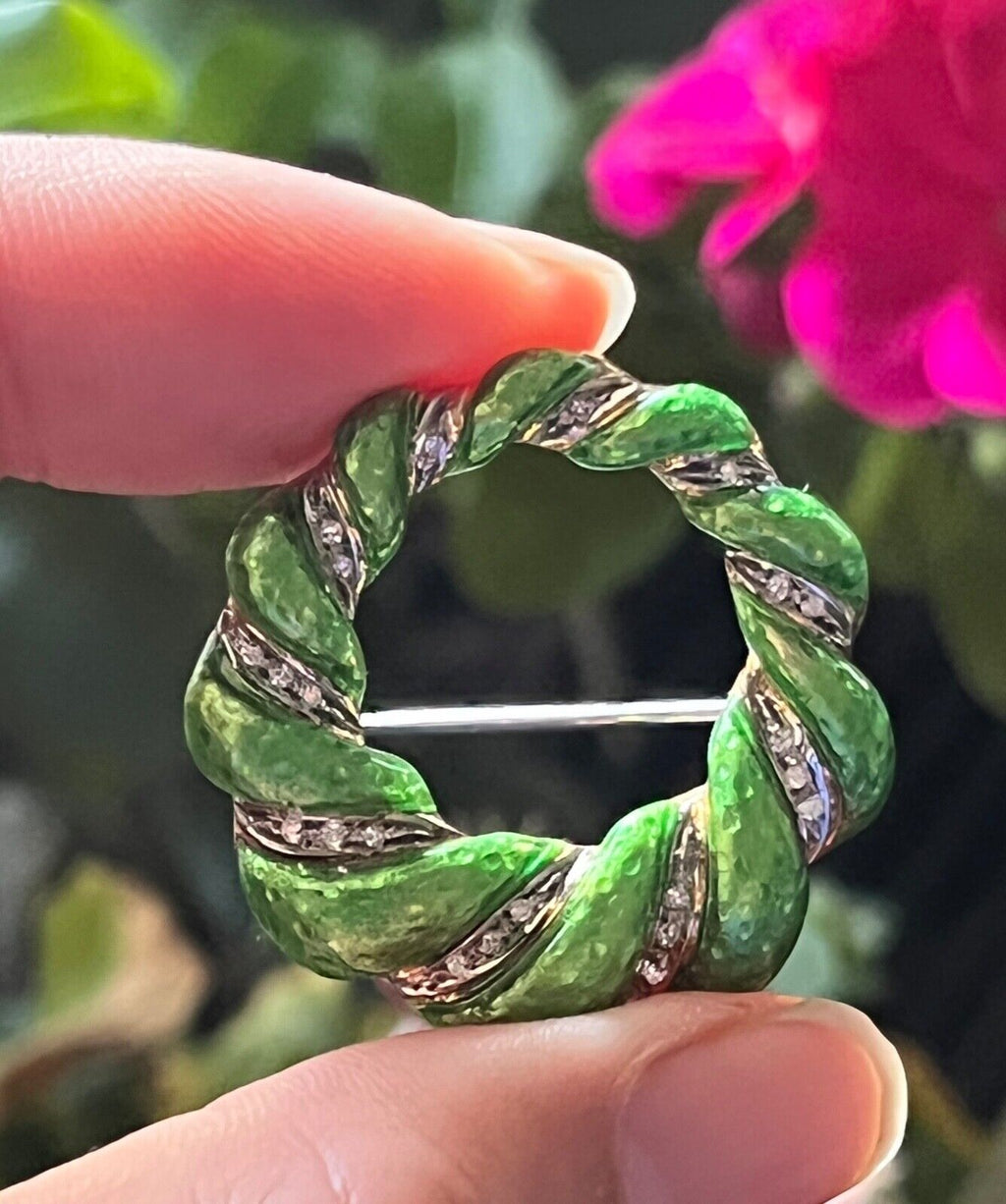 Vintage 18K Yellow Gold Diamond Green Enamel Wreath Brooch