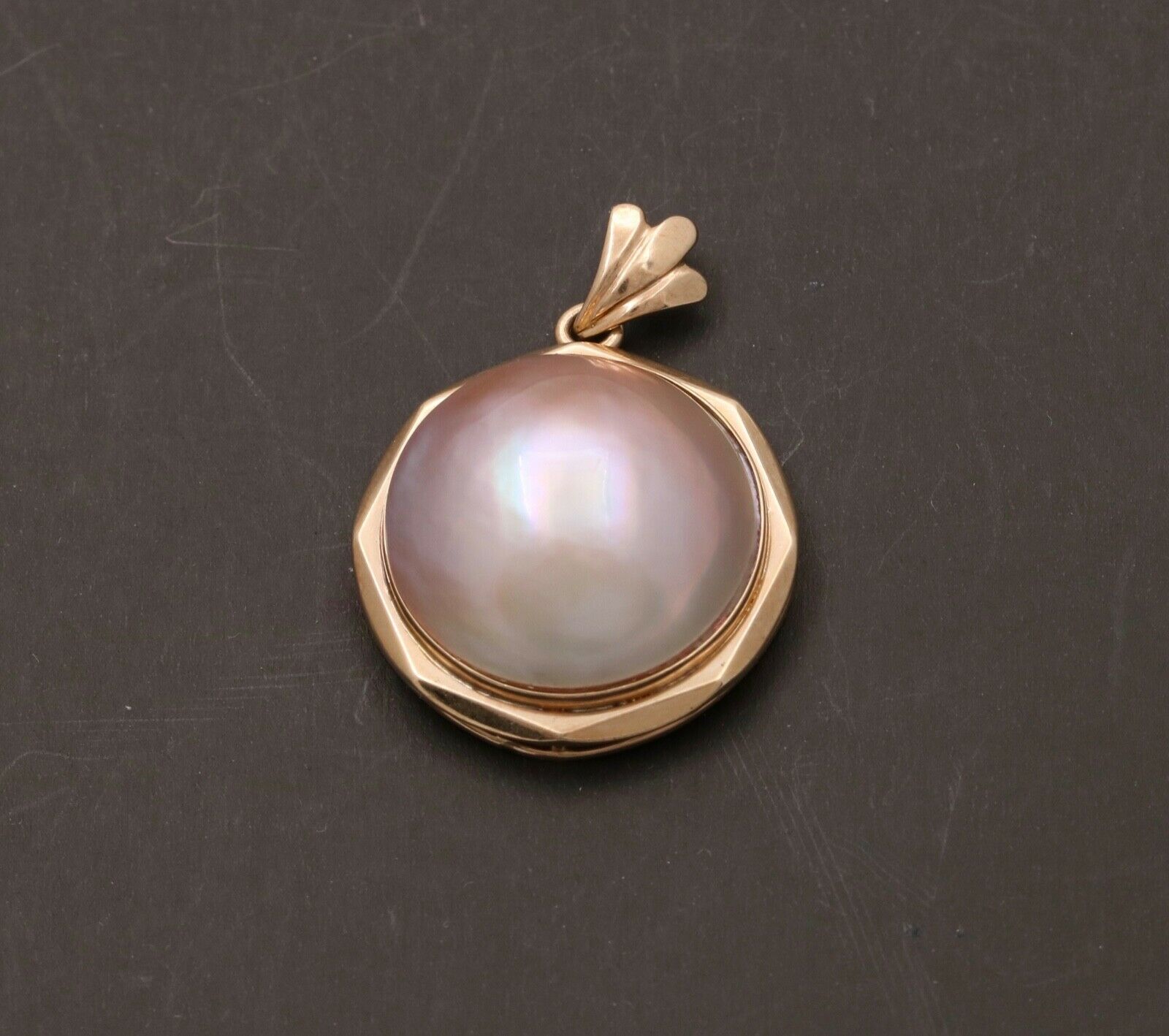 Vintage Classic 14K Yellow Gold Mabe Pearl Pendant, Necklace