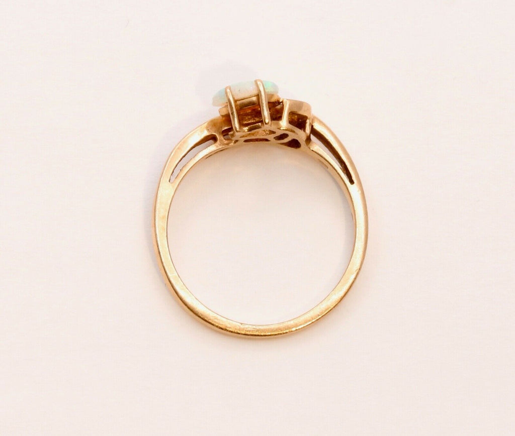 Vintage Ladies Opal Diamonds 14K Yellow Gold Ring