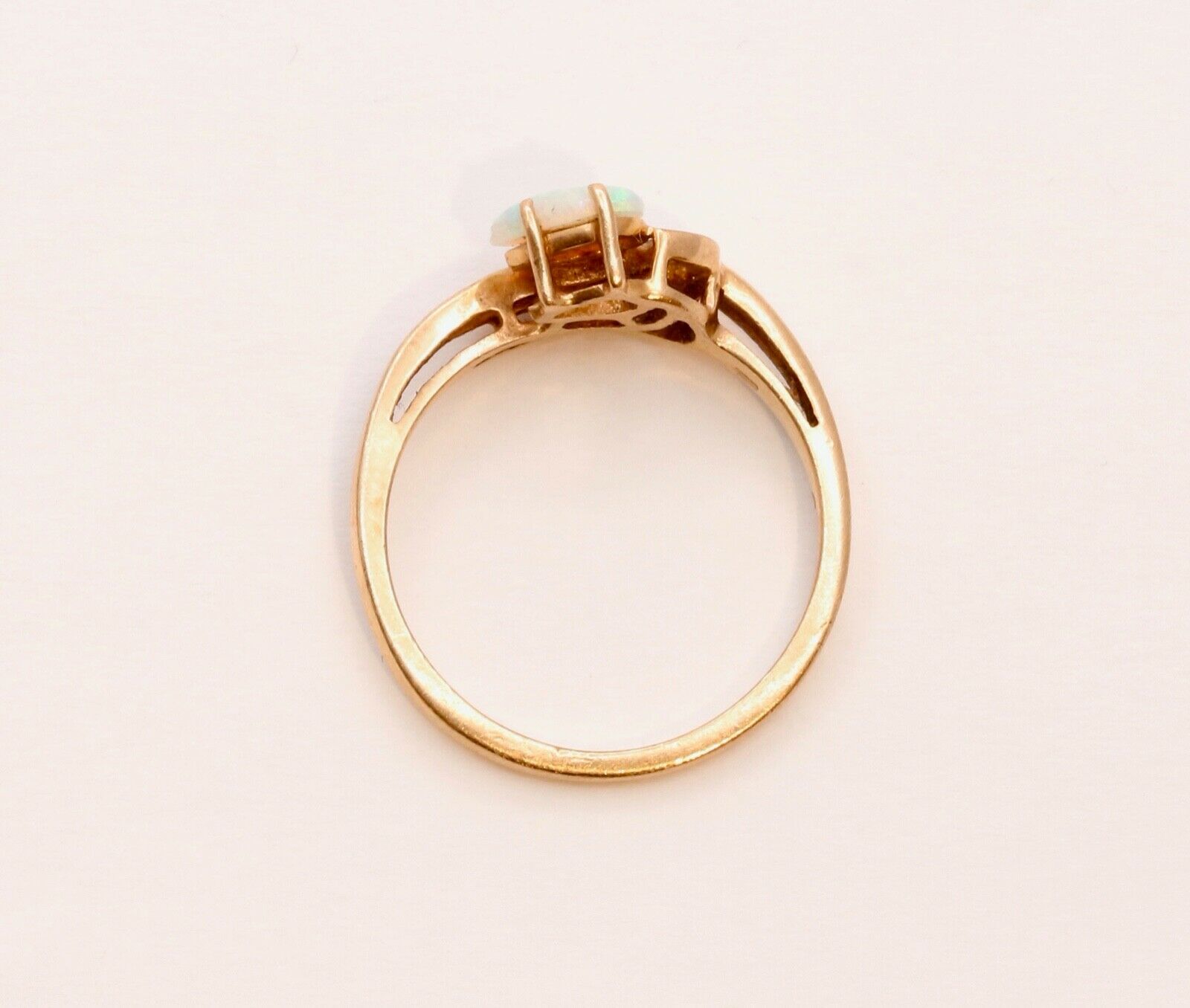 Vintage Ladies Opal Diamonds 14K Yellow Gold Ring