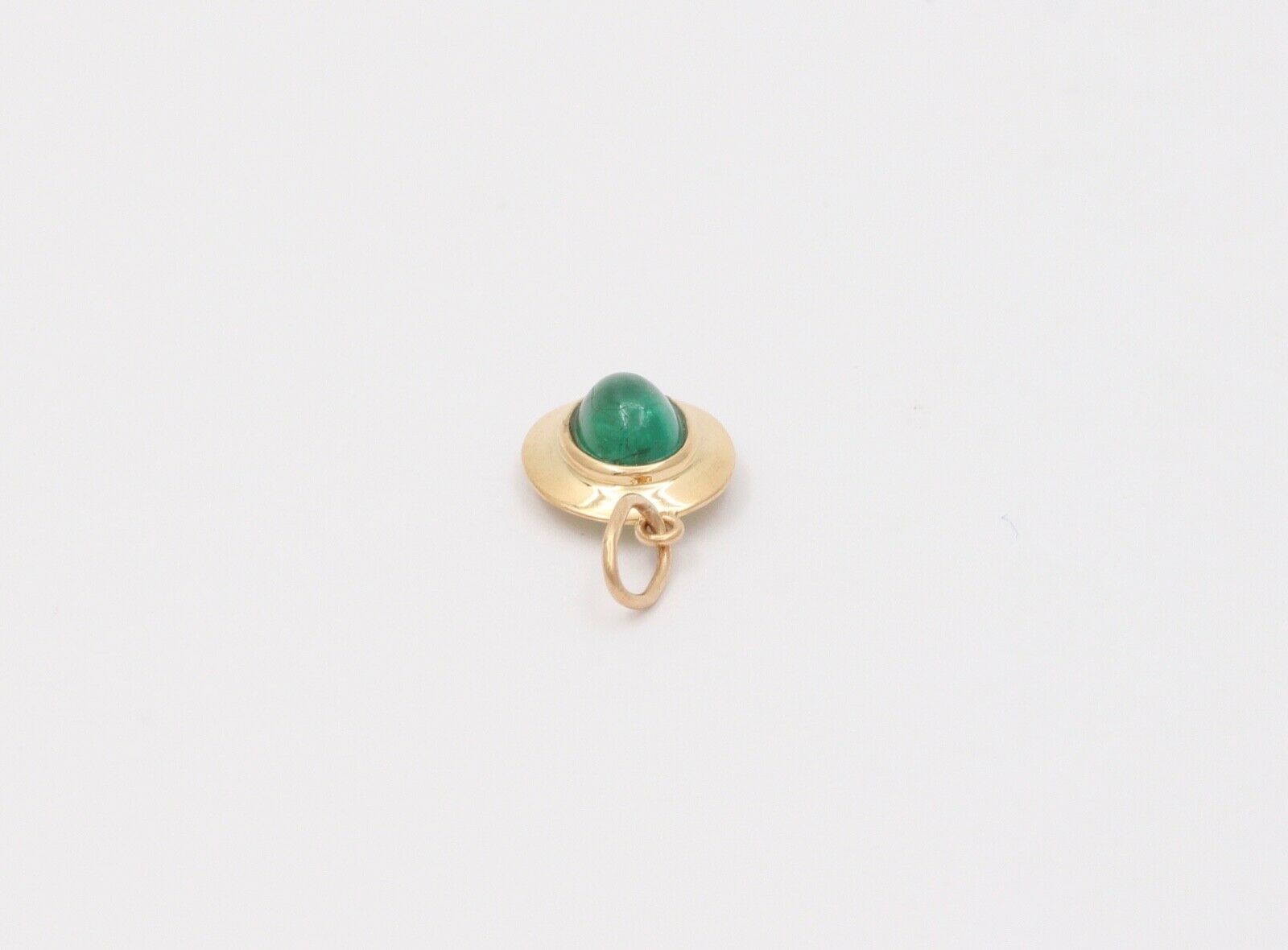Beautiful Emerald 18K Yellow Gold Pendant