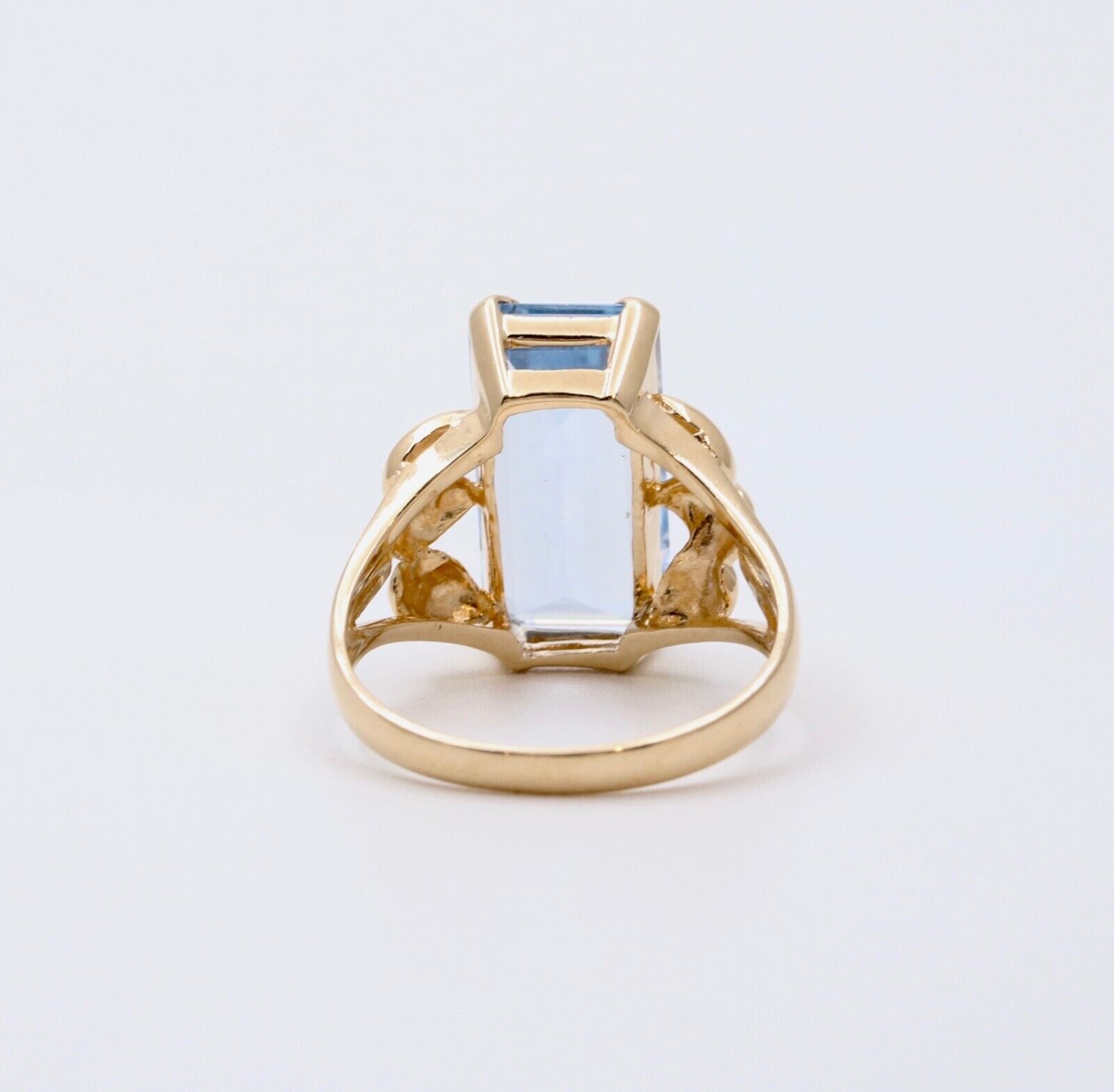 Vintage 14K Yellow Gold Solitaire Aquamarine Ring