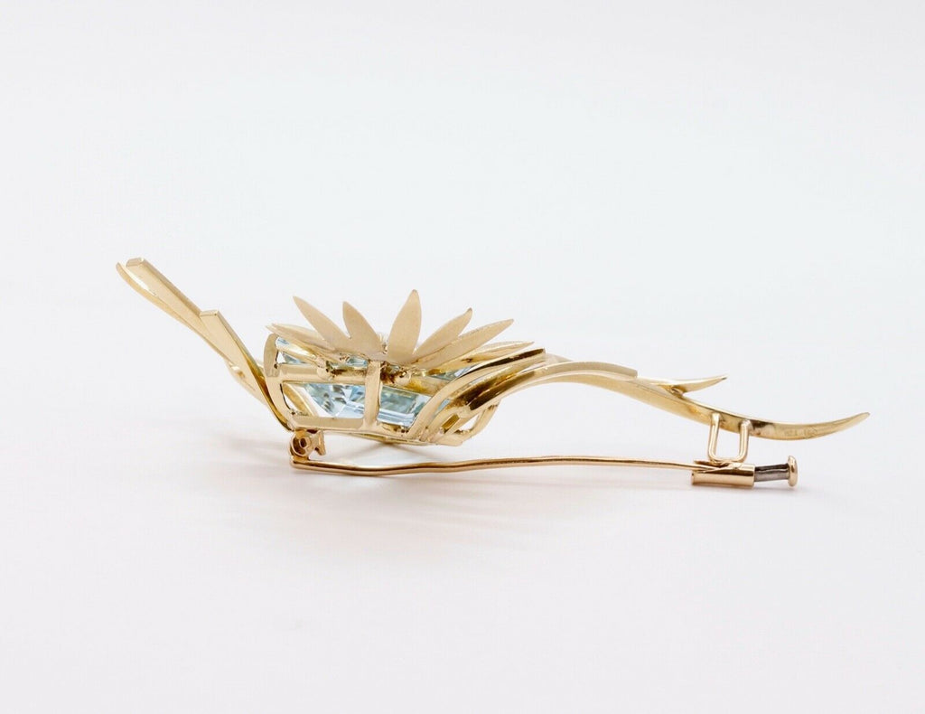 Bright and Beautiful Aquamarine 18K Yellow Gold Flower Vines Brooch Pin