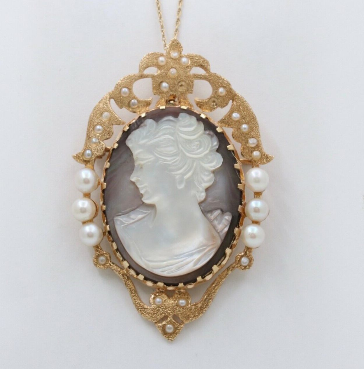 Vintage 14K Yellow Gold Carved Mother Of Pearl Cameo Brooch, Pin.