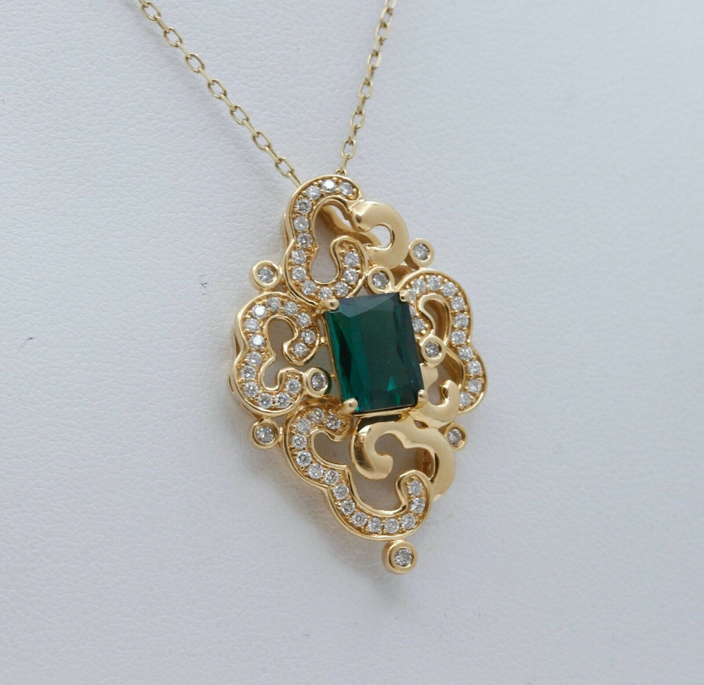Beautiful Vintage Green Tourmaline Diamonds 14K Yellow Gold Pendant and Chain