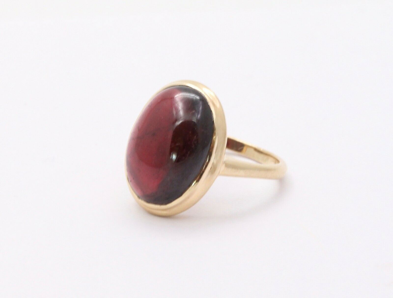 Vintage 14K Yellow Gold Natural Red Garnet Cabochon Ring