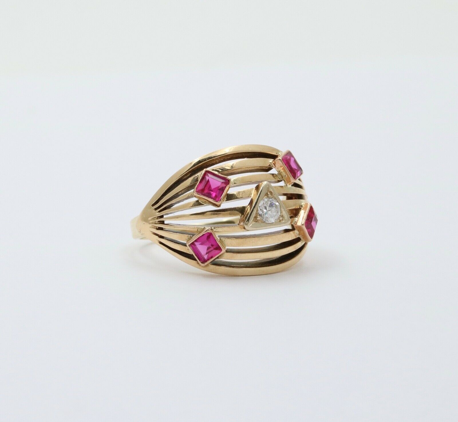 Vintage Retro 14K Yellow Gold Diamond and Ruby Dome Ring Band
