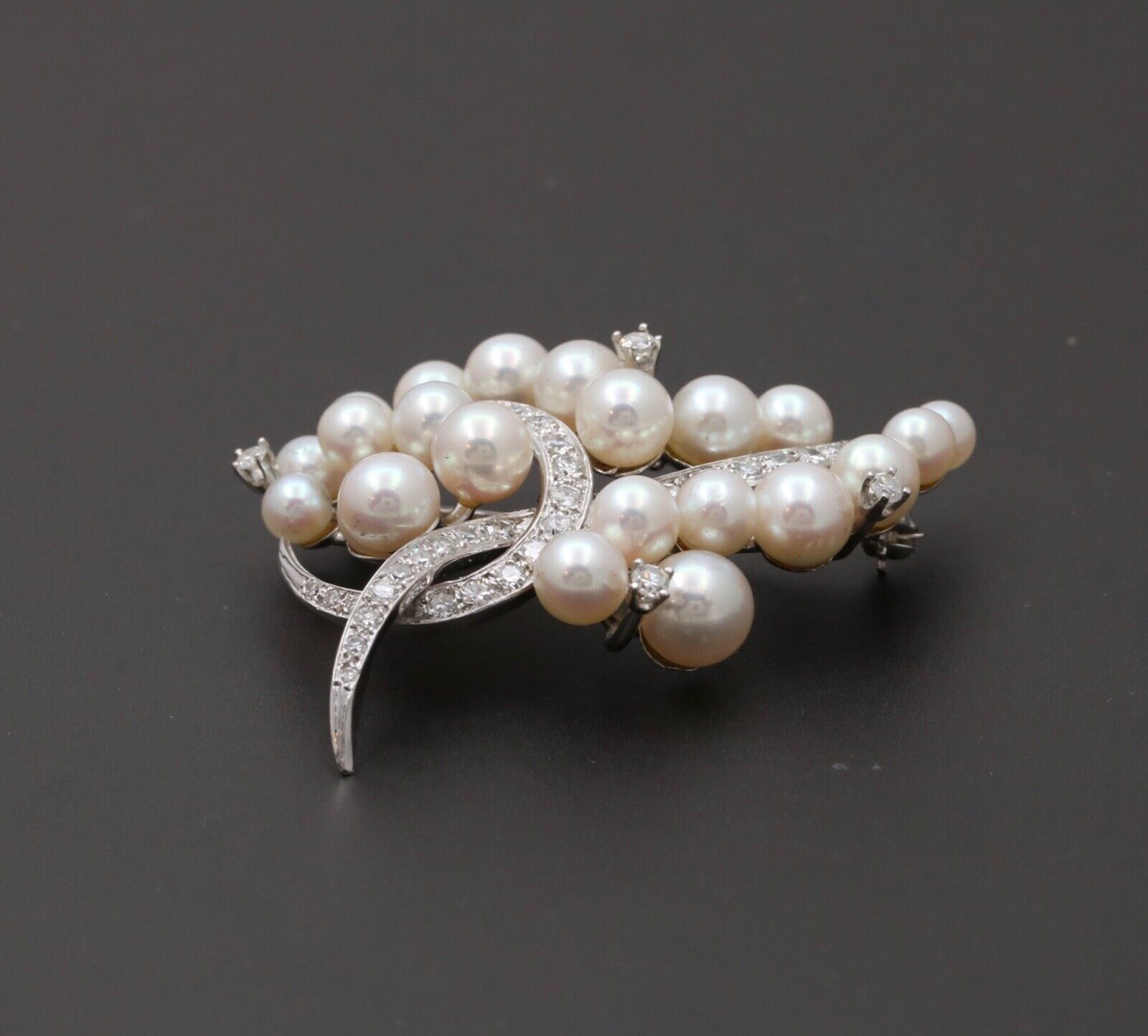 Elegant Vintage 14K Gold Diamond and Pearl Brooch