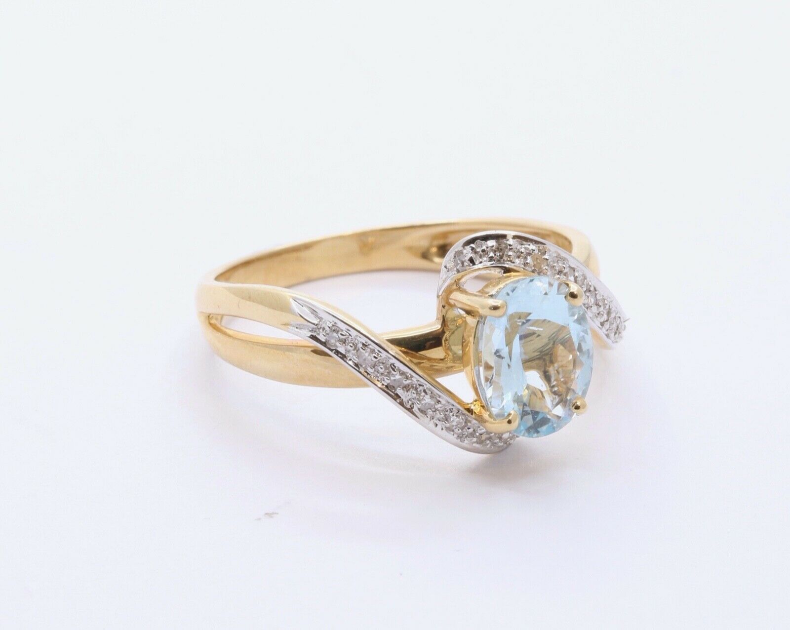 Vintage Ladies Natural Aquamarine Diamonds 14K Yellow White Gold Ring