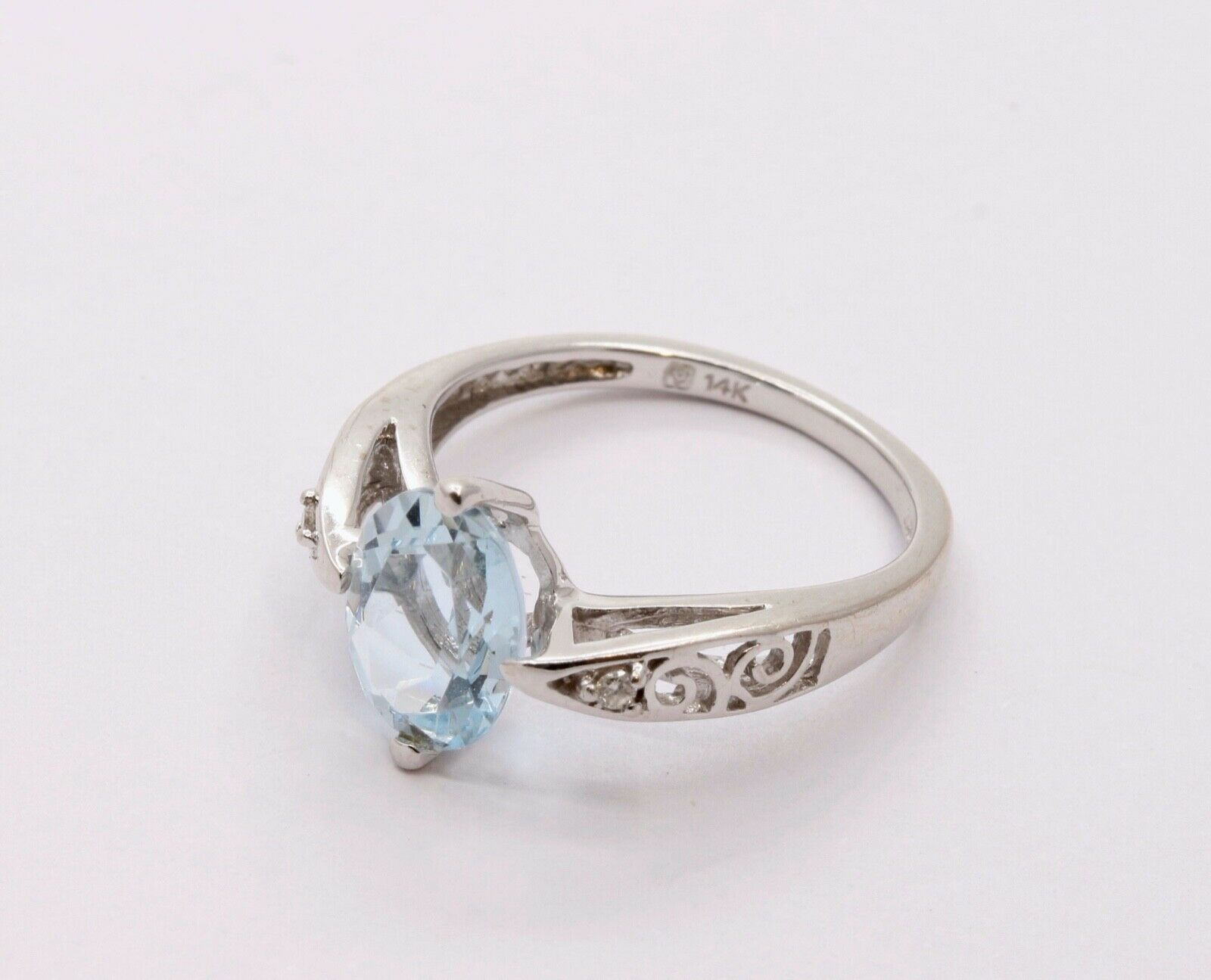Vintage Ladies Natural Aquamarine Diamonds 14K White Gold Ring