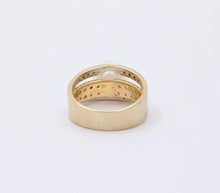 Load image into Gallery viewer, Vintage 18K Gold Pearl &amp; Diamond Ring.
