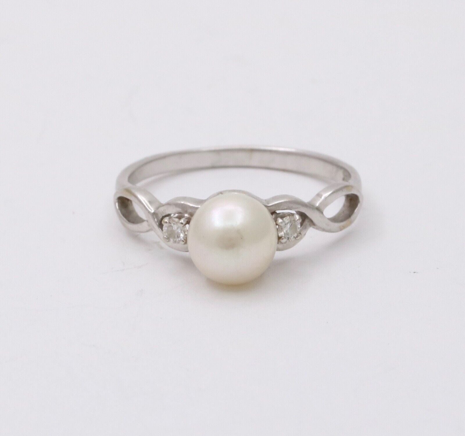 Vintage 14K White Gold Pearl & Diamond Ring Band.