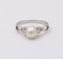 Load image into Gallery viewer, Vintage 14K White Gold Pearl &amp; Diamond Ring Band.
