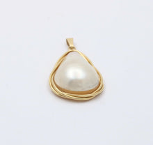 Load image into Gallery viewer, Vintage Mabe Pearl 14K Yellow Gold Pendant
