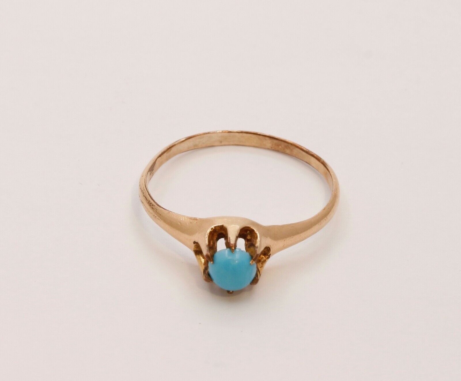 Victorian Claw Mounted Turquoise 9K Yellow Gold Ring