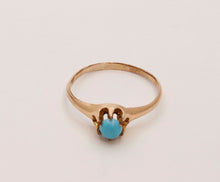 Load image into Gallery viewer, Victorian Claw Mounted Turquoise 9K Yellow Gold Ring
