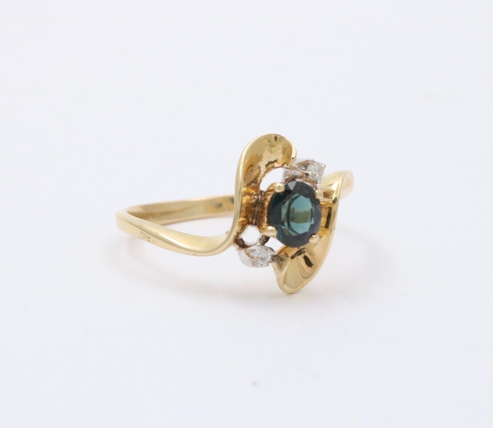 Vintage Blue Sapphire Diamonds 14K Yellow White Gold Ring