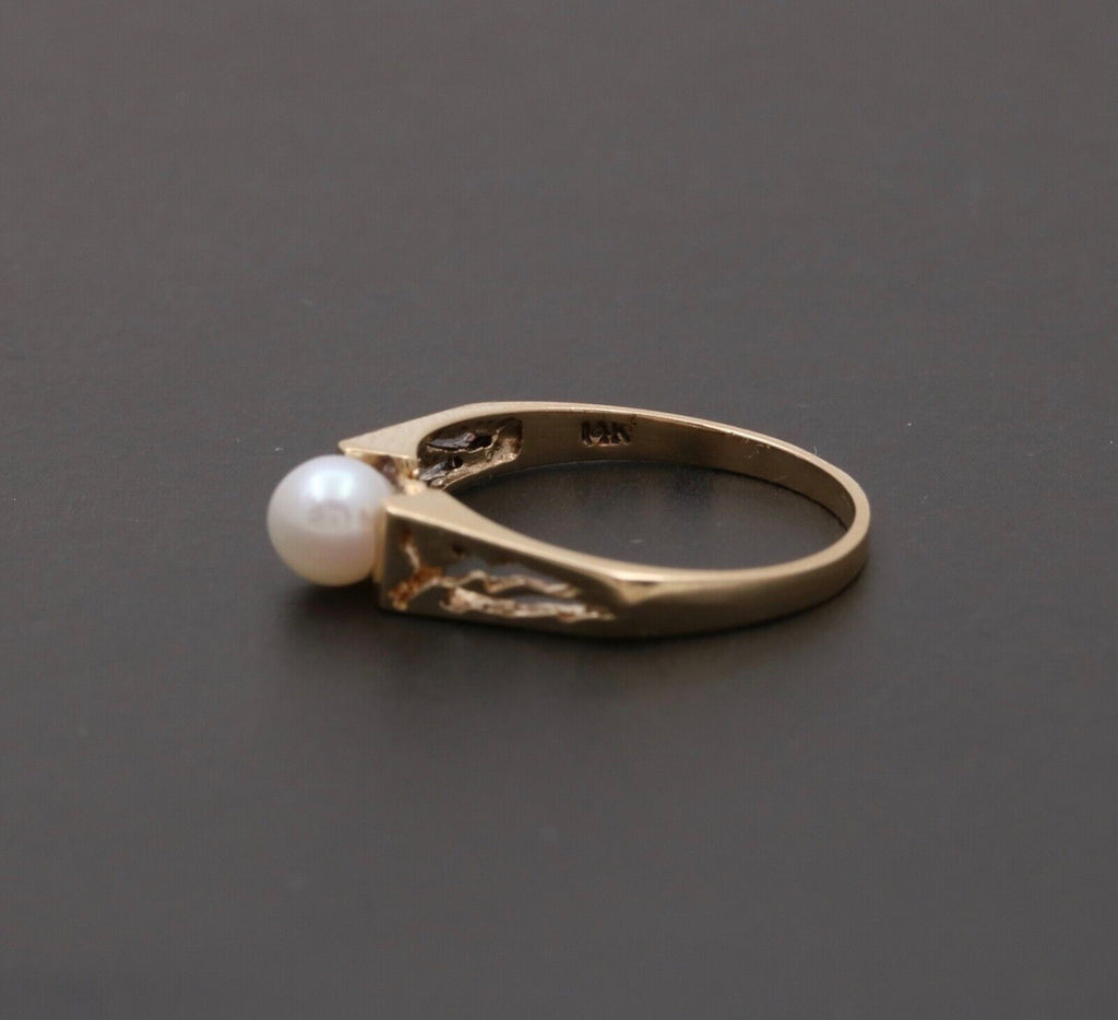Vintage 14K Yellow Gold Cultured Pearl Filigree Ring Band.