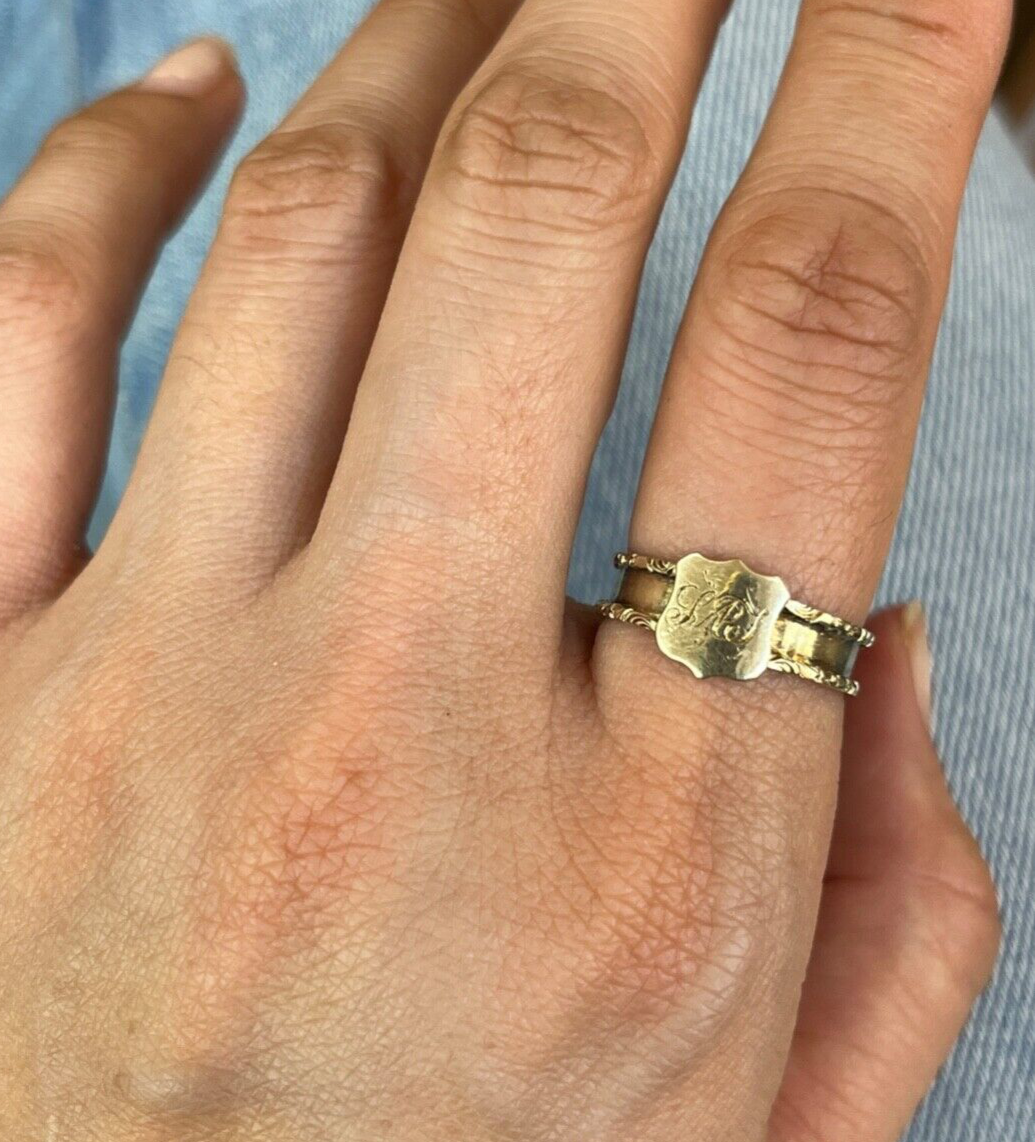 Antique Georgian 14K yellow Gold Ring Band.