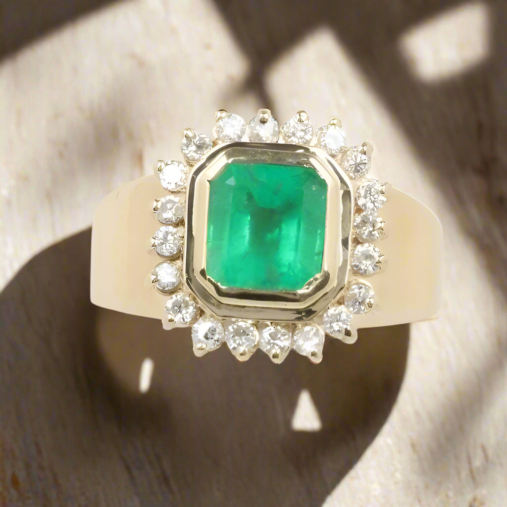 Vintage 14K Yellow Gold Emerald & Diamonds Cocktail Ring