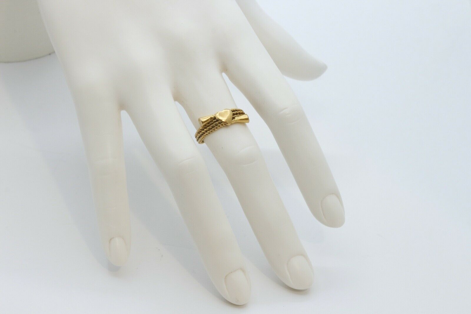 Vintage Ladies 18K Yellow Gold Rope Heart Ring