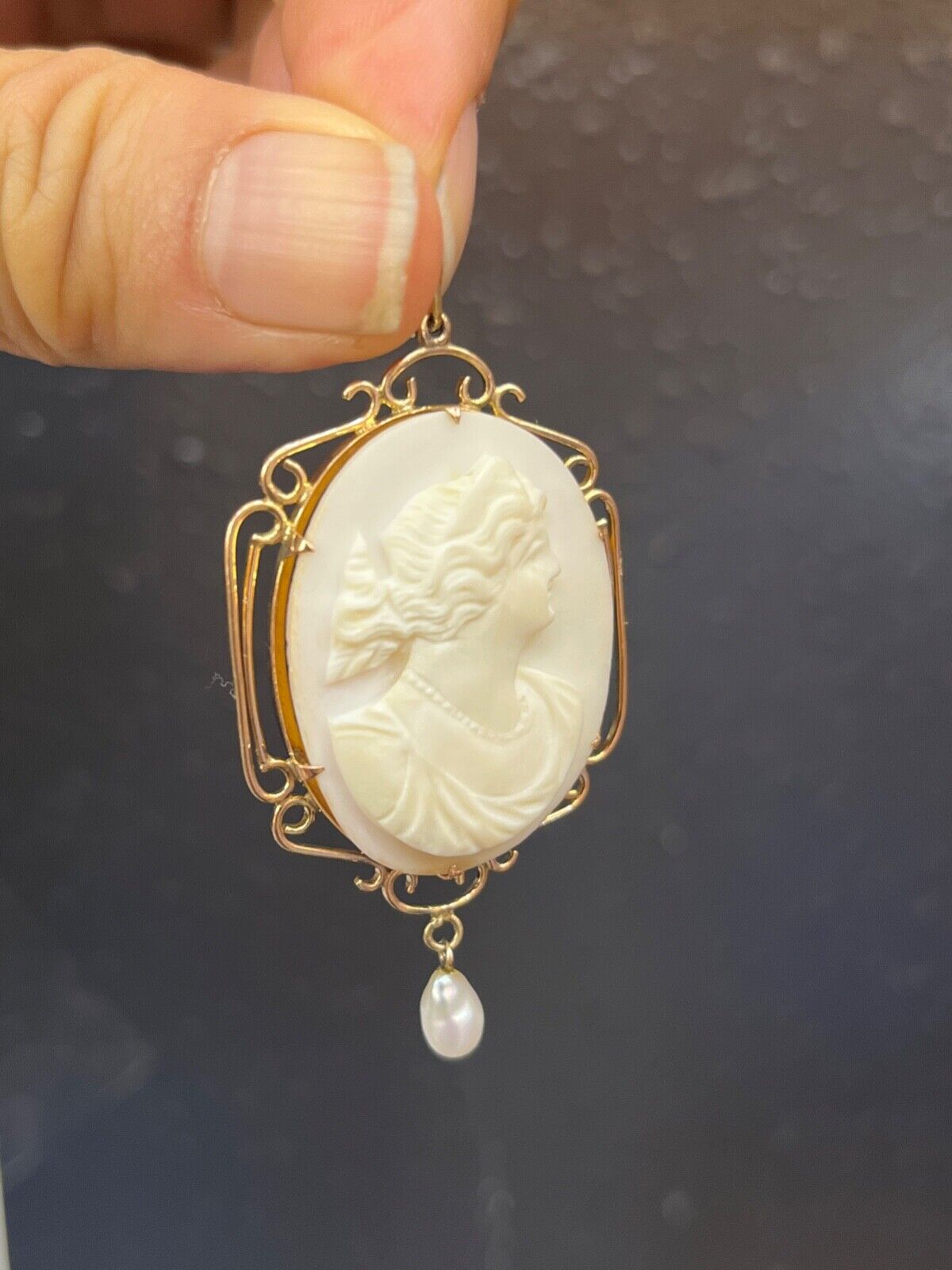 Antique Carved Cameo 14K Yellow Gold Pearl Pendant.
