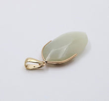 Load image into Gallery viewer, Vintage 14K yellow gold Jadeite Jade Grape Motif Charm Pendant
