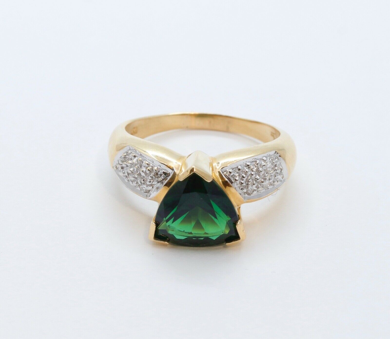 Vintage Trillion Cut Green Tourmaline Diamonds 18K Yellow Gold Ring