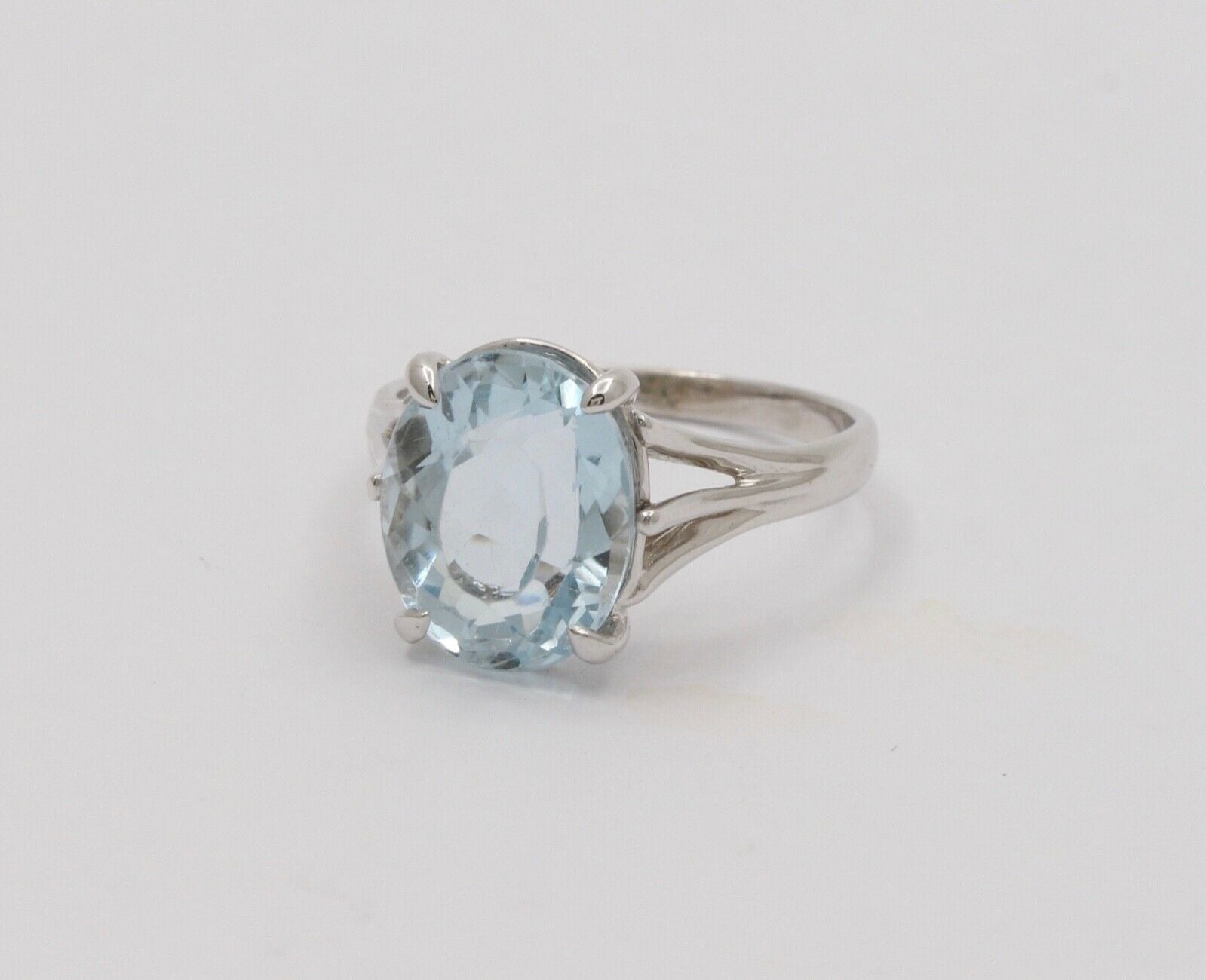Vintage Oval Cut Aquamarine 14K White Gold Cocktail Ring