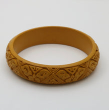 Load image into Gallery viewer, Vintage Yellow Carved Cinnabar Bangle, Bracelet.
