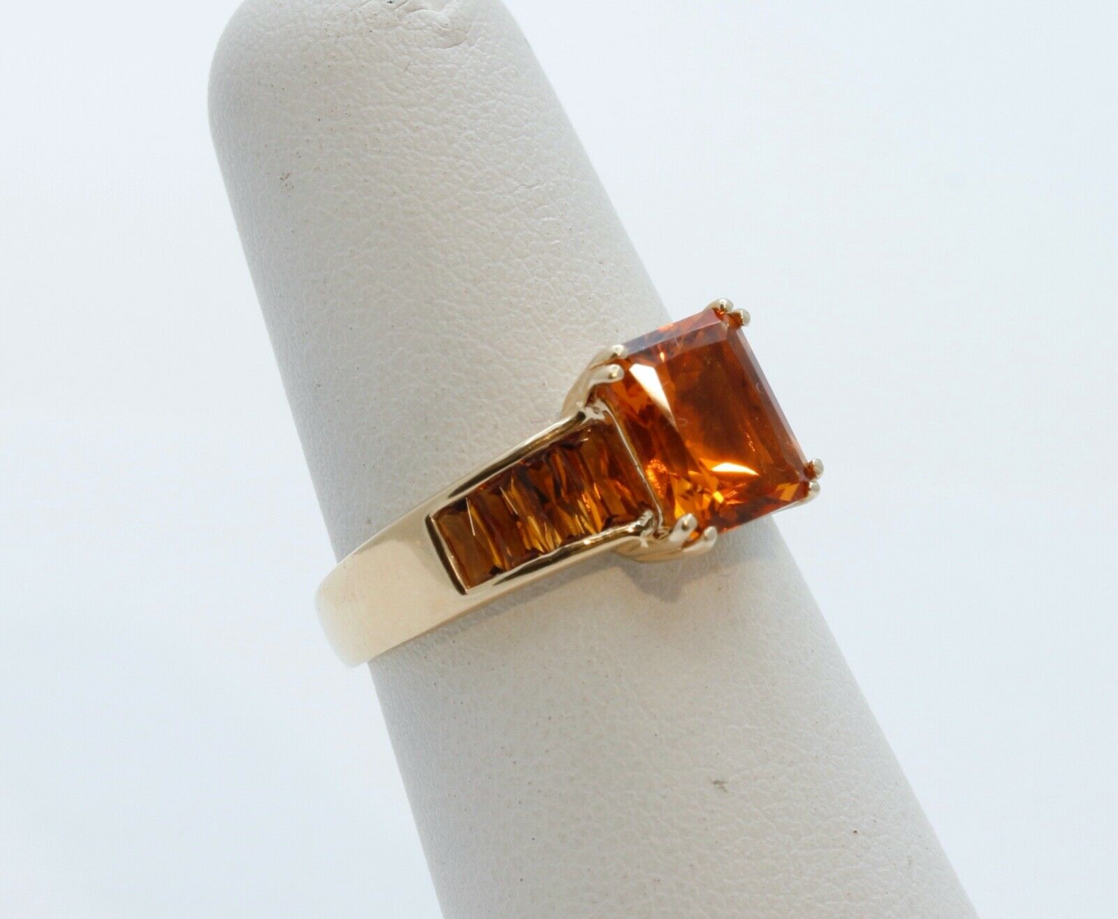 Beautiful Stones on a Vintage Citrine 14K Yellow Gold Ring