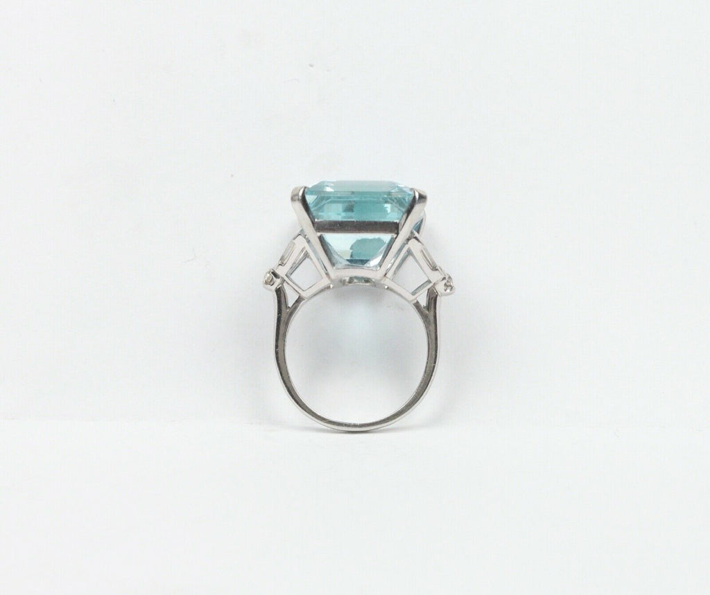 Beautiful Vintage Ladies Aquamarine Diamonds Platinum Ring
