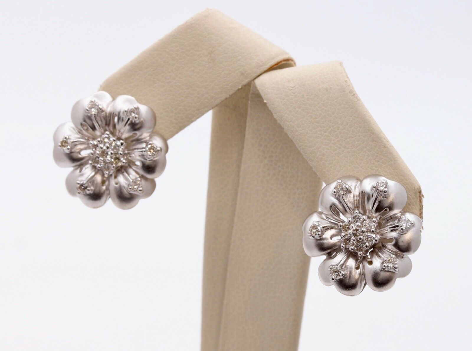 Lovely Vintage Summer 14K White Gold Diamonds Earrings